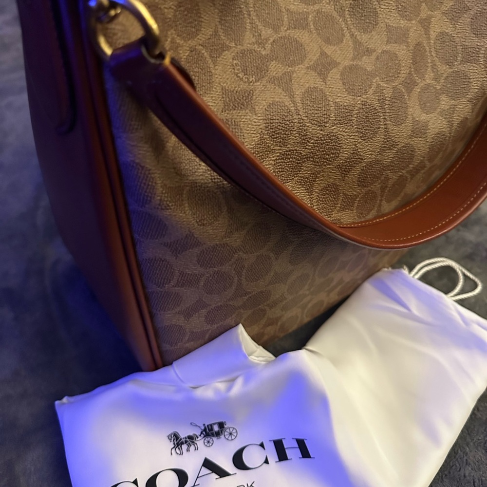 ๐ฅCoach Signature Canvas and Red Leather Shoulder Bag - Picture 10 of 14